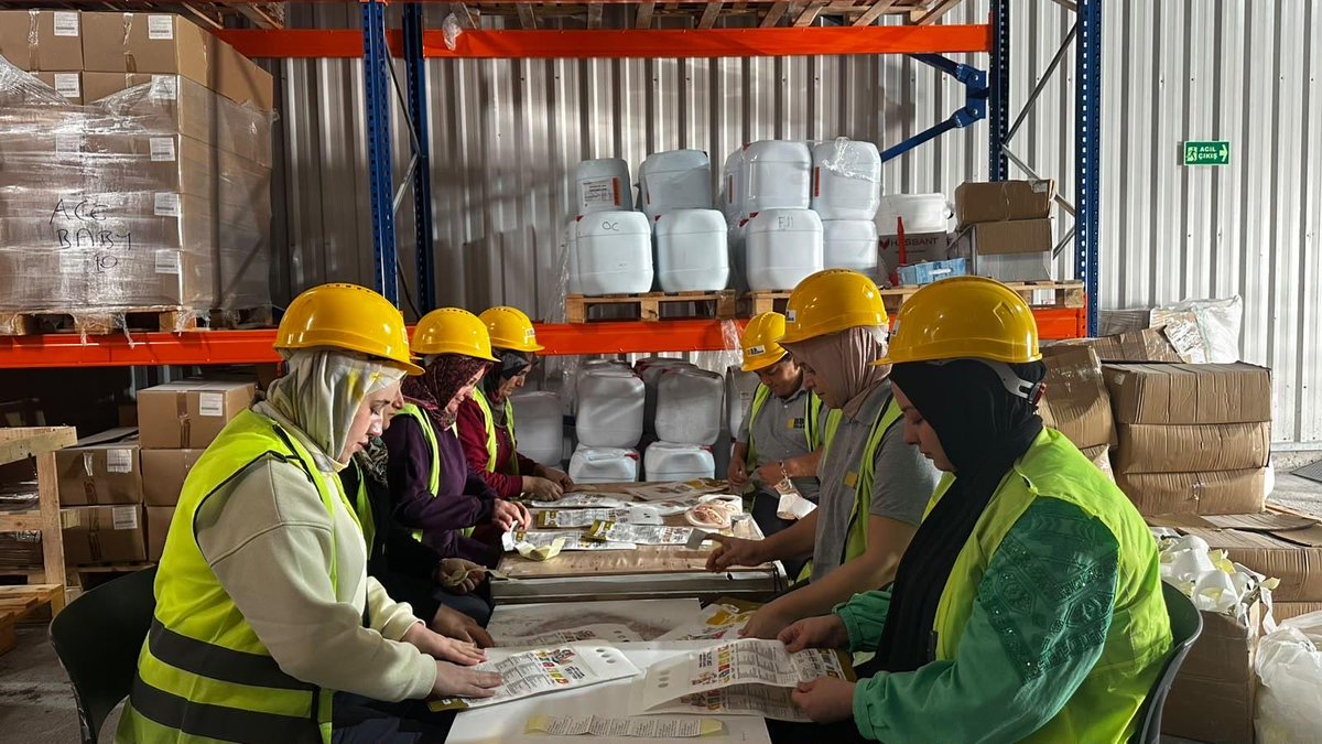 TurkiyeIsKurumu's tweet photo. ⚙️İstihdamı Güçlendirmek için Çalışmaya Devam Ediyoruz❗️

Ordu Çalışma ve İş Kurumu İl Müdürlüğü Ünye Hizmet Merkezimiz ile BB Madencilik firması arasında “Dolum/Ambalajlama ve Paketleme Operatörü” mesleğinde İşbaşı Eğitim Programı düzenlendi. 

#İŞKURdaİşVar 
#İşbaşıEğitim 
#İstihdam