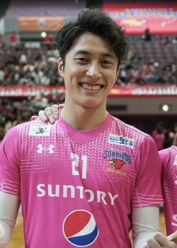 Indie5051's tweet photo. El jugador de voleibol japonés Rui Takahashi sale del clóset y se declara  gay:

«Desde la infancia, he tenido miedo de enfrentar ciertos aspectos de mí mismo, lo que me causó angustia y me llevó a negarme a mí mismo. Soy gay (...) Y para aquellos que luchan por aceptarse a sí mismos, independientemente de las razones o los contextos, me alegraría si mi confrontación conmigo mismo y el compartir mis pensamientos en mis propias palabras pudieran ser incluso un pequeño catalizador para el cambio.»