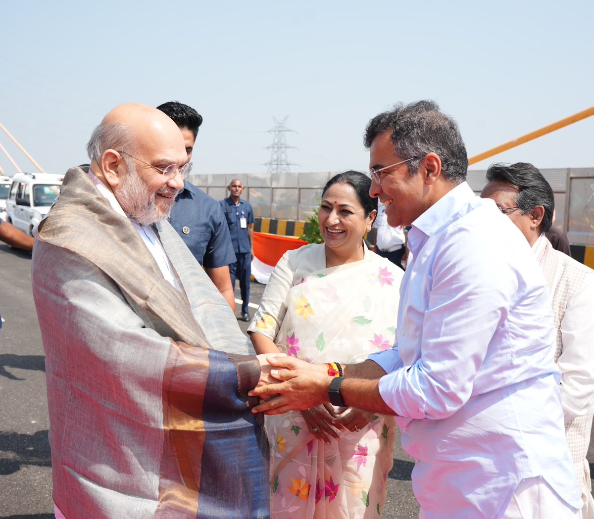 bindass_ladki's tweet photo. 🚨 Just 2 days ago, Parvesh Verma was seen on camera slapping a young man.

📸 Today, he is standing alongside Home Minister Amit Shah.

So the obvious question is: who will dare register an FIR against him? 🤔⚖️ https://t.co/SivYXYntWD