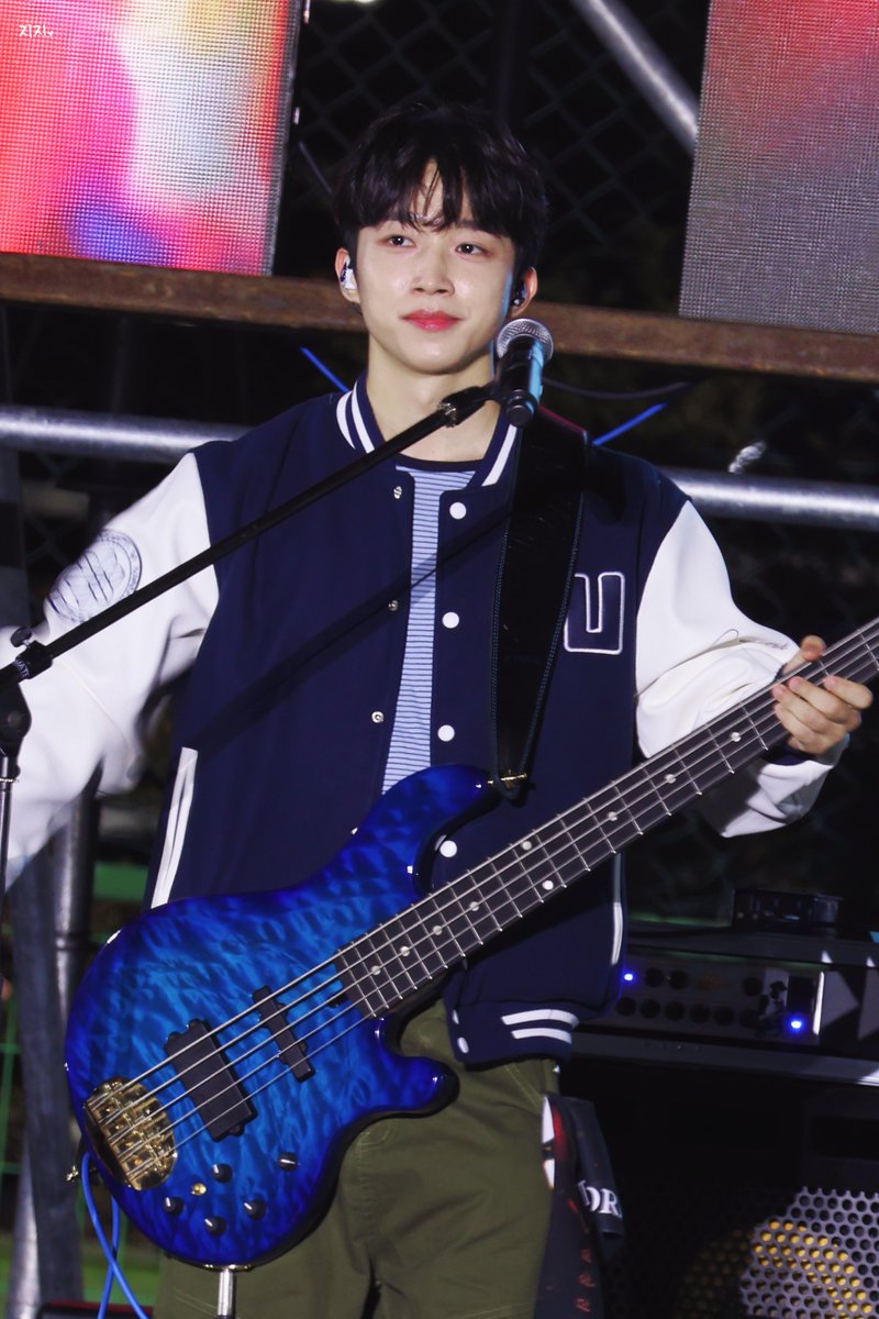 qwerO520's tweet photo. 260929 한국공학대 

#NFlying #SeoDongSung #서동성 #엔플라잉 https://t.co/Nh0Xti4sBG