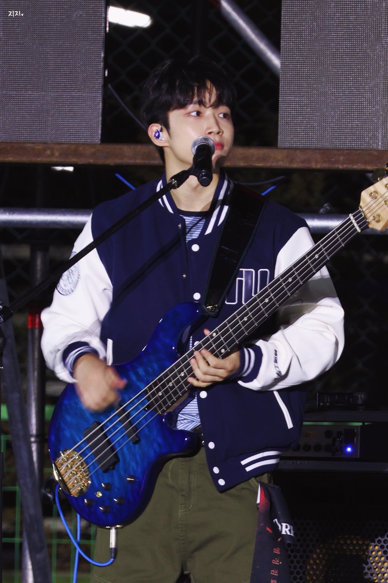qwerO520's tweet photo. 260929 한국공학대 

#NFlying #SeoDongSung #서동성 #엔플라잉 https://t.co/Nh0Xti4sBG