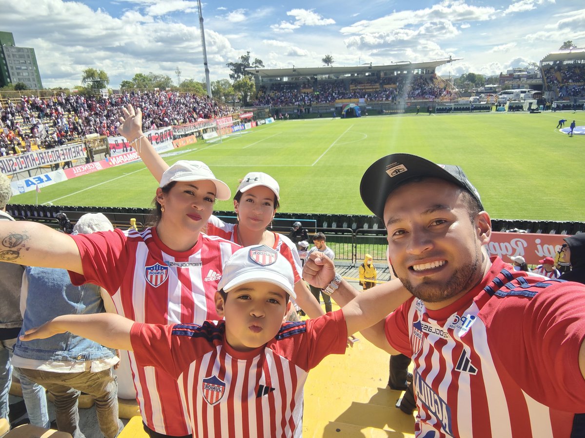 Wiljunior43's tweet photo. @ChrisDaes @JuniorClubSA @FunTecnoglass Toda la Gloria a Dios, millones de gracias tío @ChrisDaes  @FunTecnoglass  vamos amado @JuniorClubSA con fe y corazón, vamos hinchada del tiburón siempre todos positivos y alentando, en la nevera presente mi JUNIOR AMADO🥰🇵🇪🦈
BENDICIONES A TODOS https://t.co/dBqLtnF86S