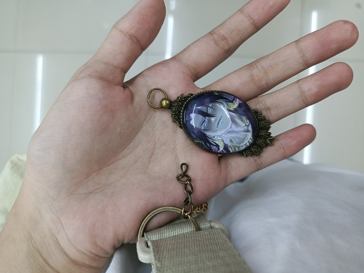 slowdivingocean's tweet photo. spertinya ini tdk krl friendly yh man teman... ring bagian atasnya gampang ngebuka, untung td gk jatoh dijalan 🙇‍♀️🙇‍♀️ https://t.co/WV1jUmZLvB