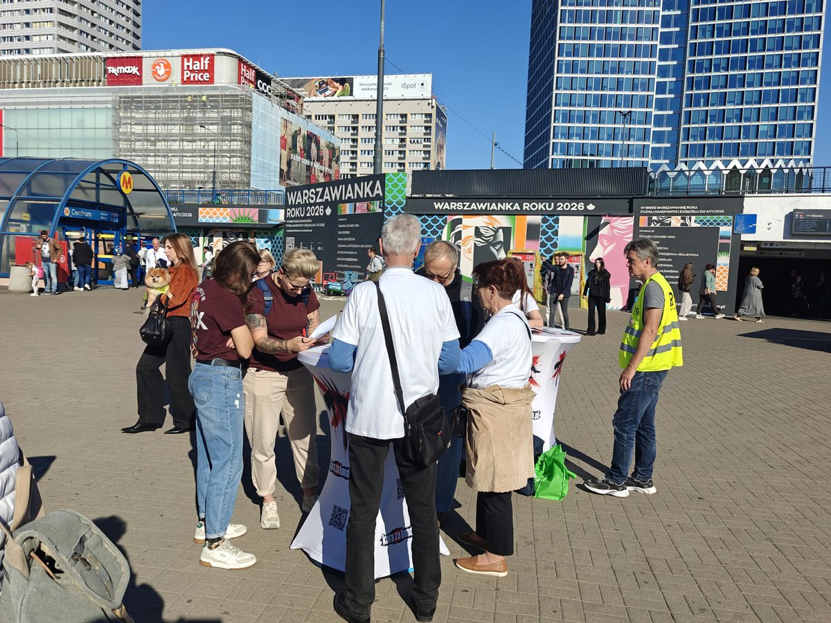 ROGranic's tweet photo. 🇵🇱 JESTEŚMY NA WARSZAWSKIEJ PATELNI!

Dziś, 29 września, od 14:00 do 18:00, zbieramy podpisy pod obywatelskim projektem ustawy w ramach akcji #KaraZaBanderyzm.

Domagamy się karania publicznego propagowania banderyzmu. Pamięć o ofiarach OUN i UPA zasługuje na ochronę!

📍 Warszawska Patelnia — przy metrze Centrum.

✍️ Podejdź do naszych wolontariuszy, złóż podpis i pomóż nam działać. Dziękujemy wszystkim, którzy już nas wsparli!

Udostępnij — czekamy na Was do 18:00!

🔗 https://t.co/obvMZtG1Mh