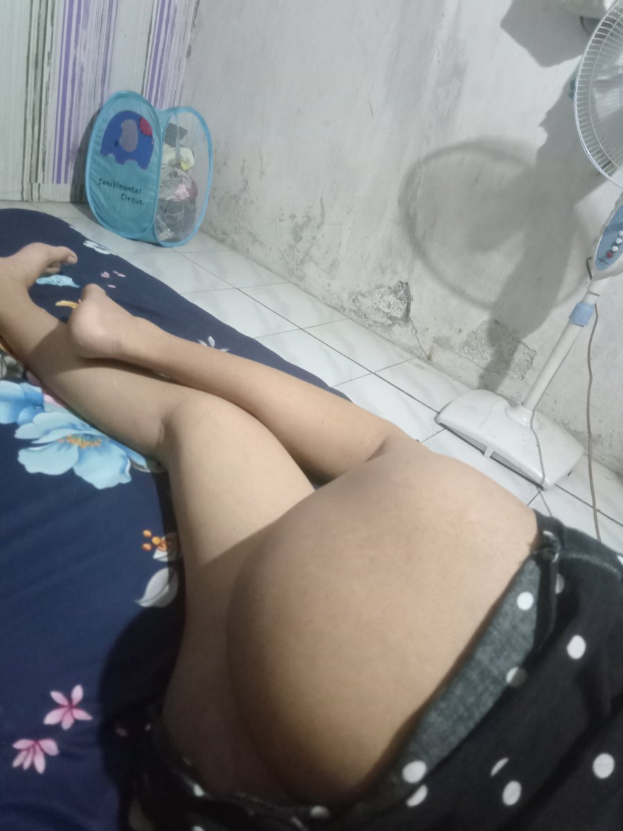 hasratcinta099's tweet photo. Ada yang mau masukin dari belakang? https://t.co/7lyjTMDt54