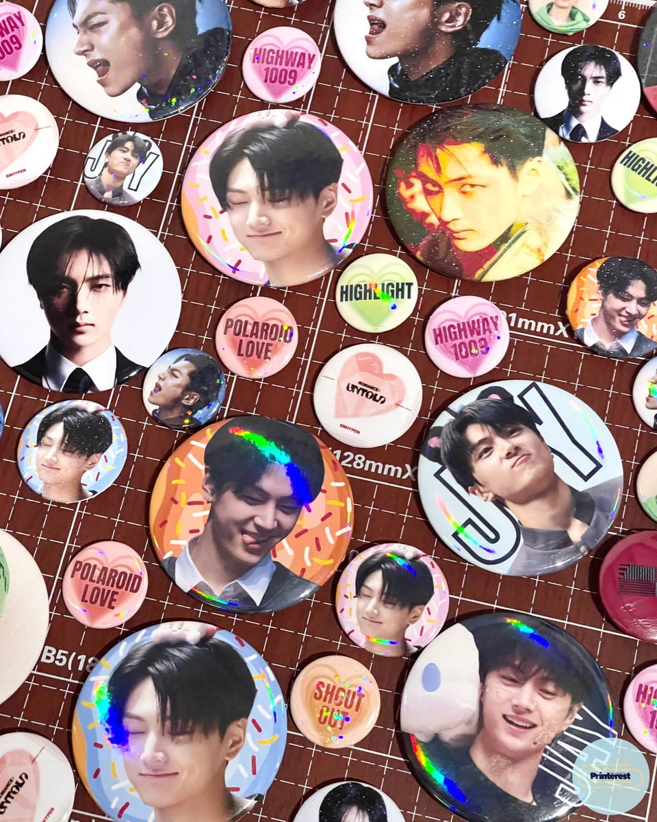 Customax_x's tweet photo. 𝗔𝗻𝘆𝘁𝗵𝗶𝗻𝗴 𝗰𝗮𝗻 𝗯𝗲 𝗮𝗻 𝗶𝗻𝘁𝗲𝗿𝗲𝘀𝘁, 𝗮𝗻𝗱 𝗮𝗻𝘆 𝗶𝗻𝘁𝗲𝗿𝗲𝘀𝘁 𝗰𝗮𝗻 𝗯𝗲 𝗽𝗶𝗻𝗻𝗲𝗱!

May it be for memories, giveaways, or just any kind of interest, button pins are the cutest way to store them!🧷 https://t.co/CenSAoXMAE