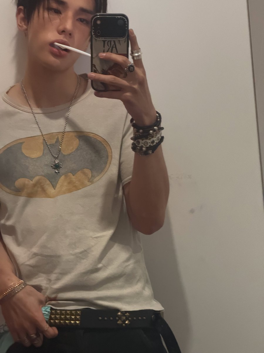 goIdensoulset's tweet photo. in another life i'm his toothbrush https://t.co/RBXm5owBSF