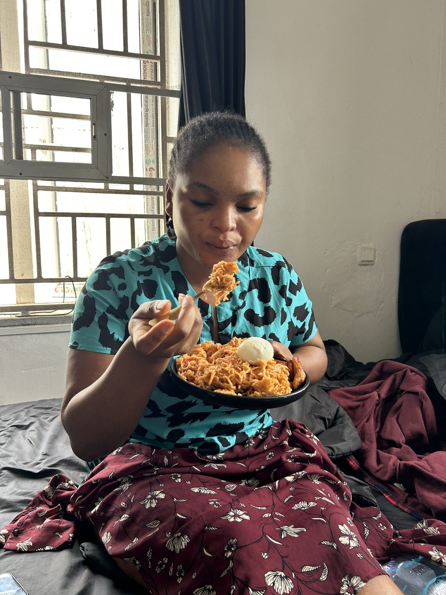 Brattyenori13's tweet photo. We Dey fuul here do X no mean say we no guide for real life o🙂‍↔️🧏‍♀️ https://t.co/l0LU4cTo1K