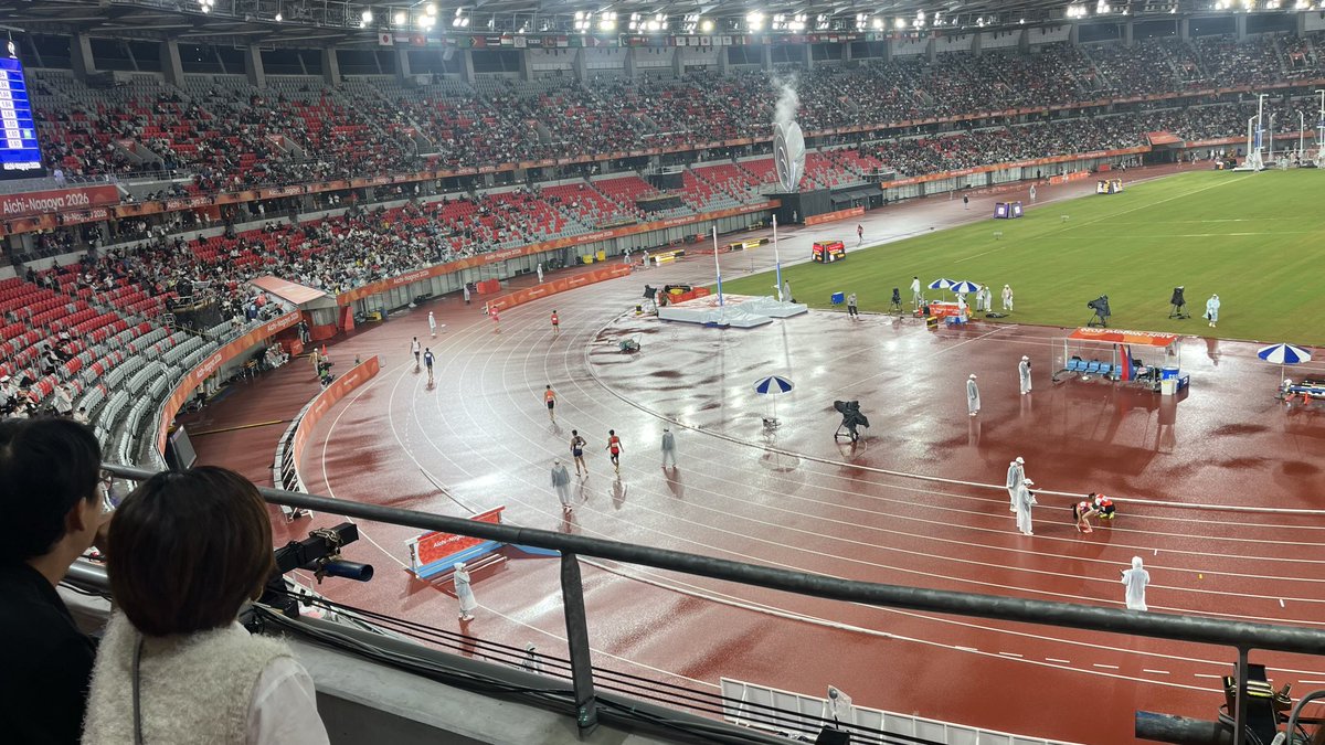 Mikip_pu's tweet photo. 今度は急遽陸上を観に来た！！
ちゃんと見れた！
すごい！！
選手たちの足首すごい！ https://t.co/GcNZZ0fXS7