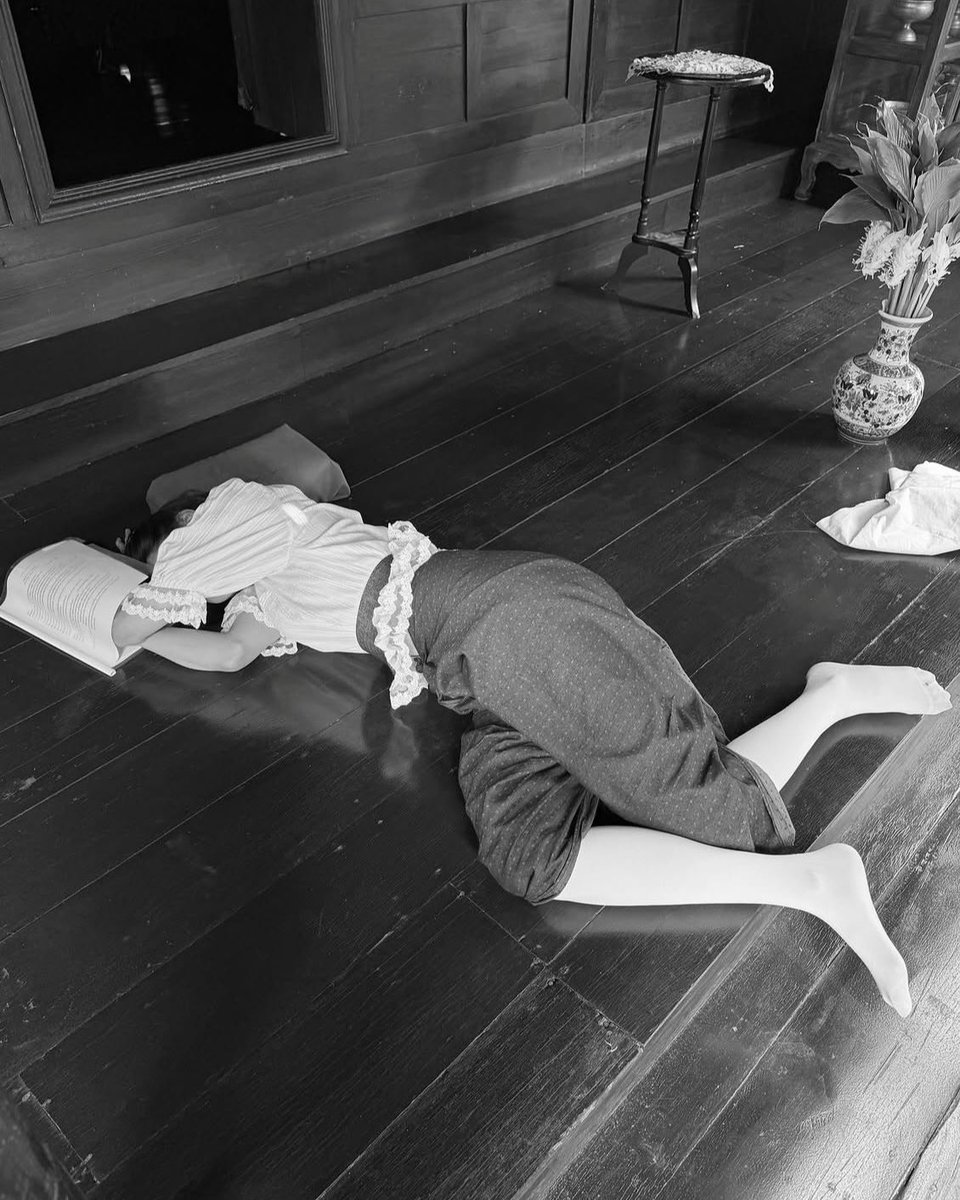 huevilla7's tweet photo. Nalin’s favorite spot: the floor 😌
#MDRInTheKitchenEP1 https://t.co/VyMbEedwd1