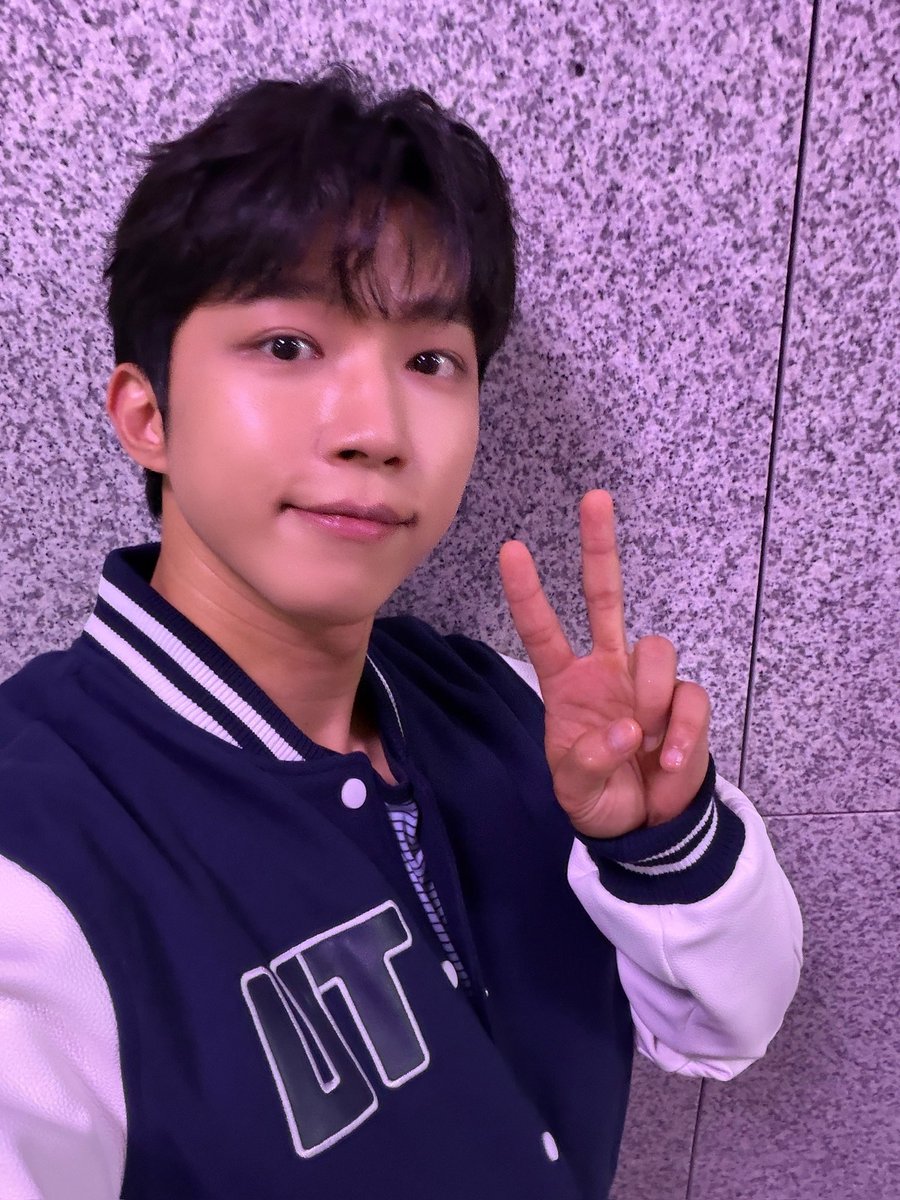 NFlyingofficial's tweet photo. 한 대학교가 있었어요 
국 내에서
공 연하면서
학 우분들 에너지가 가장 좋았던 
대 학교가 있었는데 그 이름은 바로 한국공학대

#NFlying #엔플라잉 #서동성 #SeoDongSung https://t.co/MIa37LAabf