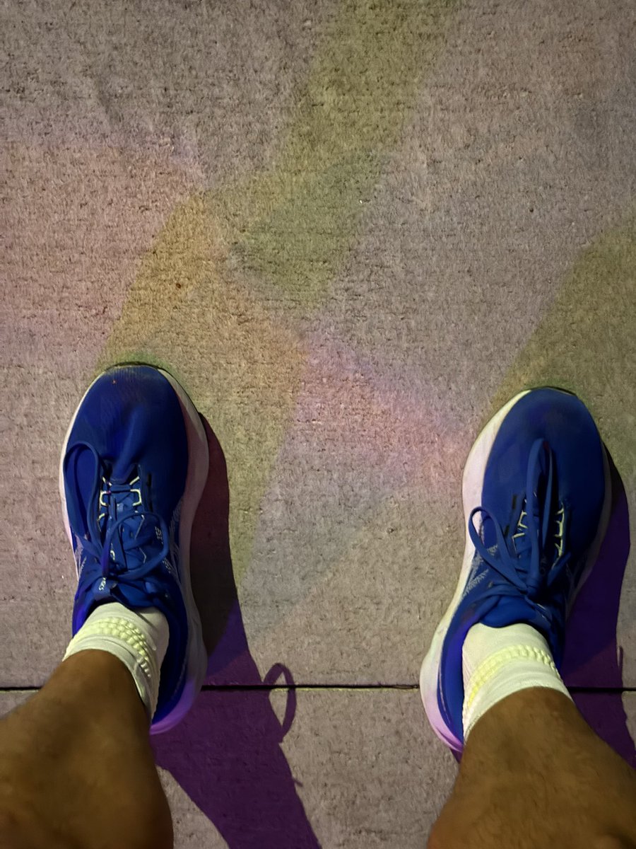 Leftylovato's tweet photo. Last week recap. Wednesday night  quick 5k in my Blues. Saturday morning 75 min run in my Ekidens. Sunday morning 65 min run in my blues.
“Gotta get down to it, soldiers are cutting us down.”
-Neil Young https://t.co/obA89nXgIY
