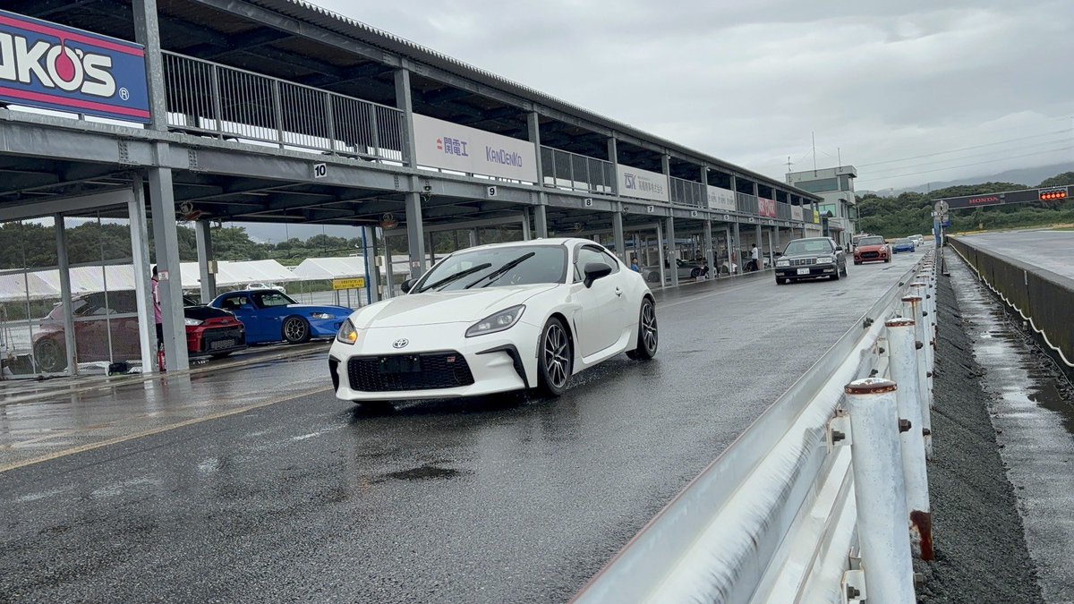 CarMemory's tweet photo. 雨の走行会お疲れ様でした！
路面濡れてたけど楽しかった☔

撮影 @HR34_HA23Slove https://t.co/pKGrlPGvzz