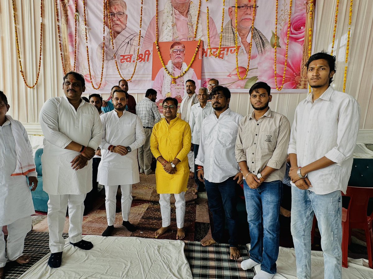 premendraguddu's tweet photo. खैर नगर पालिका परिषद चेयरमैन श्री संजय शर्मा जी के फूफाजी स्व. श्री वेदप्रकाश भारद्वाज जी के त्रयोदशी संस्कार में सम्मिलित हुआ। https://t.co/FEXCr4468l