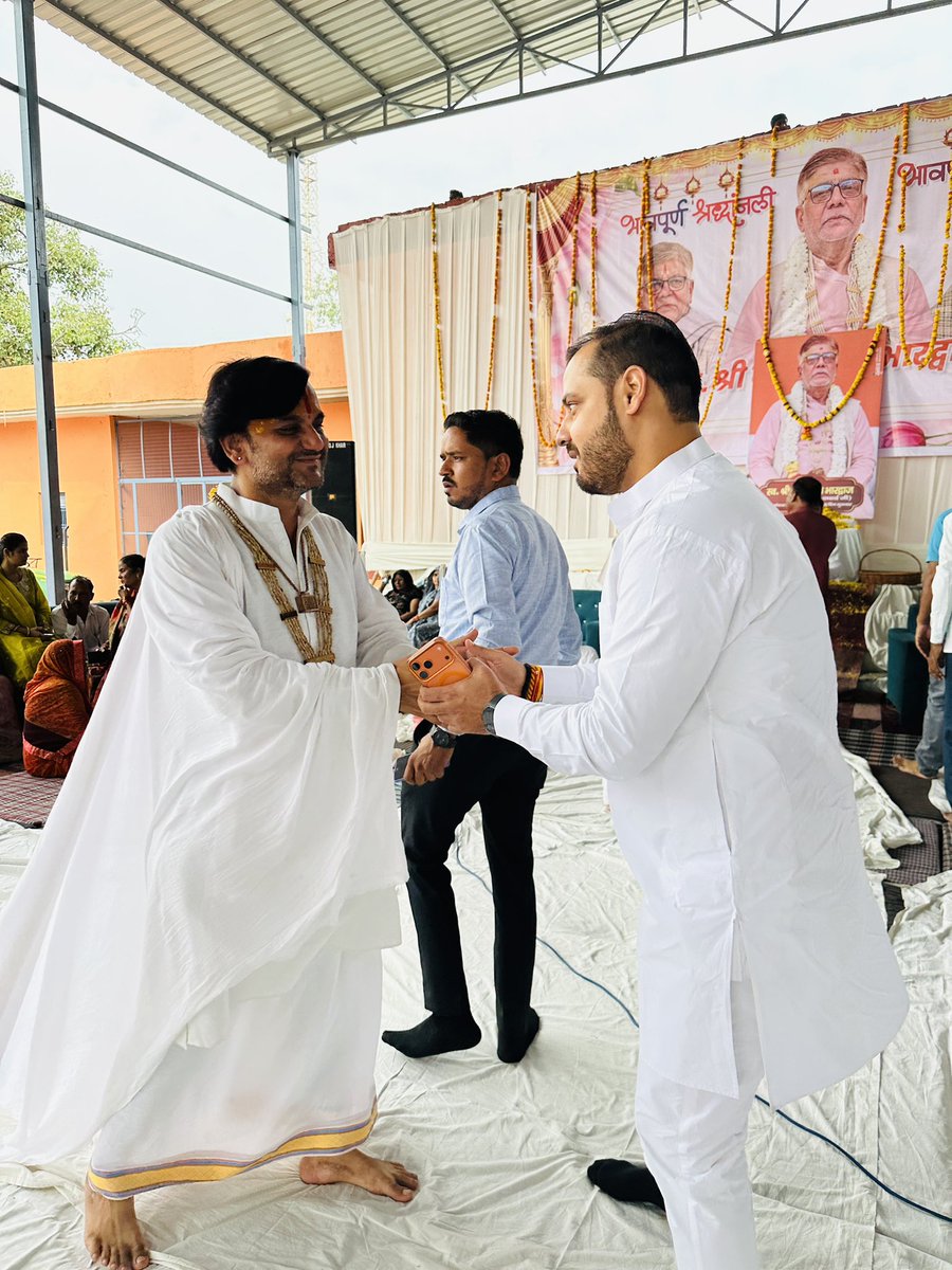 premendraguddu's tweet photo. खैर नगर पालिका परिषद चेयरमैन श्री संजय शर्मा जी के फूफाजी स्व. श्री वेदप्रकाश भारद्वाज जी के त्रयोदशी संस्कार में सम्मिलित हुआ। https://t.co/FEXCr4468l
