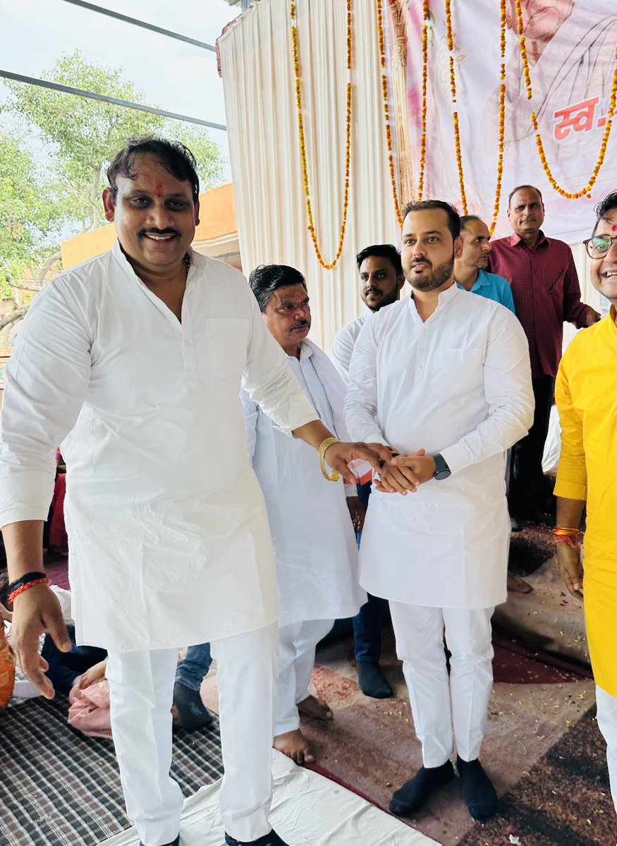 premendraguddu's tweet photo. खैर नगर पालिका परिषद चेयरमैन श्री संजय शर्मा जी के फूफाजी स्व. श्री वेदप्रकाश भारद्वाज जी के त्रयोदशी संस्कार में सम्मिलित हुआ। https://t.co/FEXCr4468l