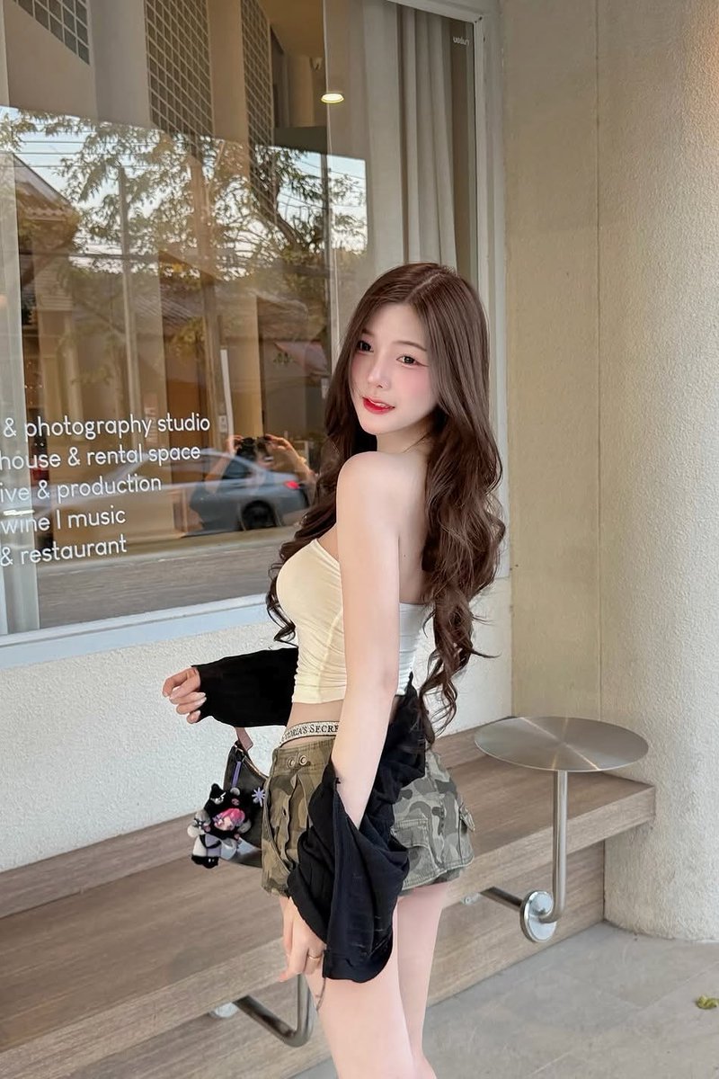 FaustinaSneed's tweet photo. 🦋 ตอนแรกอยากได้แค่ให้ผมหอม ๆ แต่พอใช้แล้วชอบฟีลตอนกลิ่นติดผมมาก เวลาเดินหรือผมโดนลมจะได้กลิ่นเบา ๆ รู้สึกตัวเองหอมขึ้นมาเฉย 😂 ไม่ได้แรงจนฉุนด้วย ช่วงนี้เลยฉีดก่อนออกจากบ้านตลอด 💖

ทัก rose33333

#รับงานอุทัยธานี อุทัยธานี https://t.co/b5IHQXhubR