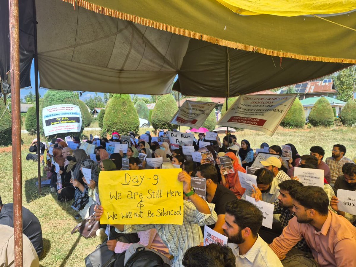 KNSKashmir's tweet photo. #KNSPic's || Agriculture Graduates Continue Protest for 9th Day Against Recruitment Rules. https://t.co/Xiuvl9QdX2