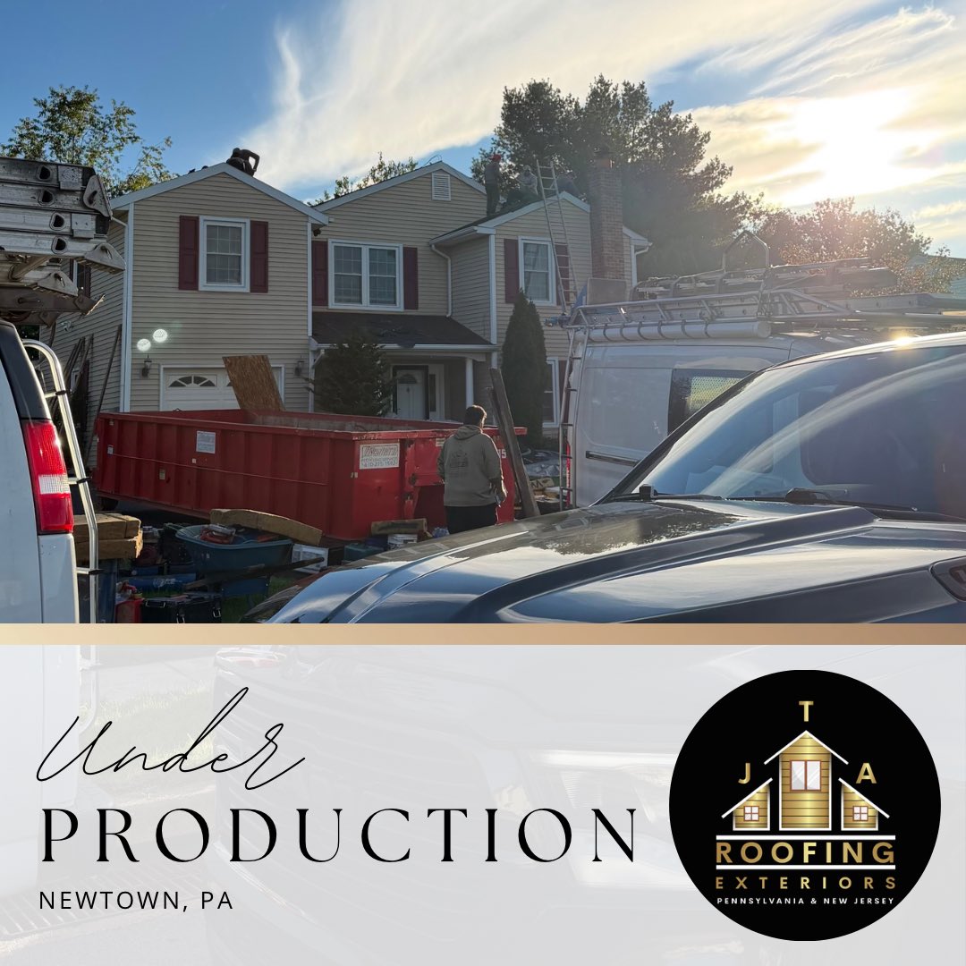 Jtaroofing's tweet photo. Roof transformation in progress. 🔨🏡
Our Newtown, PA project is underway! Another home getting the protection it deserves, built by the JTA team.

#roofing #homerenovation #jtaroofing #roofersnearphilly #roofersnearnj  #RoofingExperts #exteriorrenovation #homeupgrade https://t.co/olwOW5Si6y