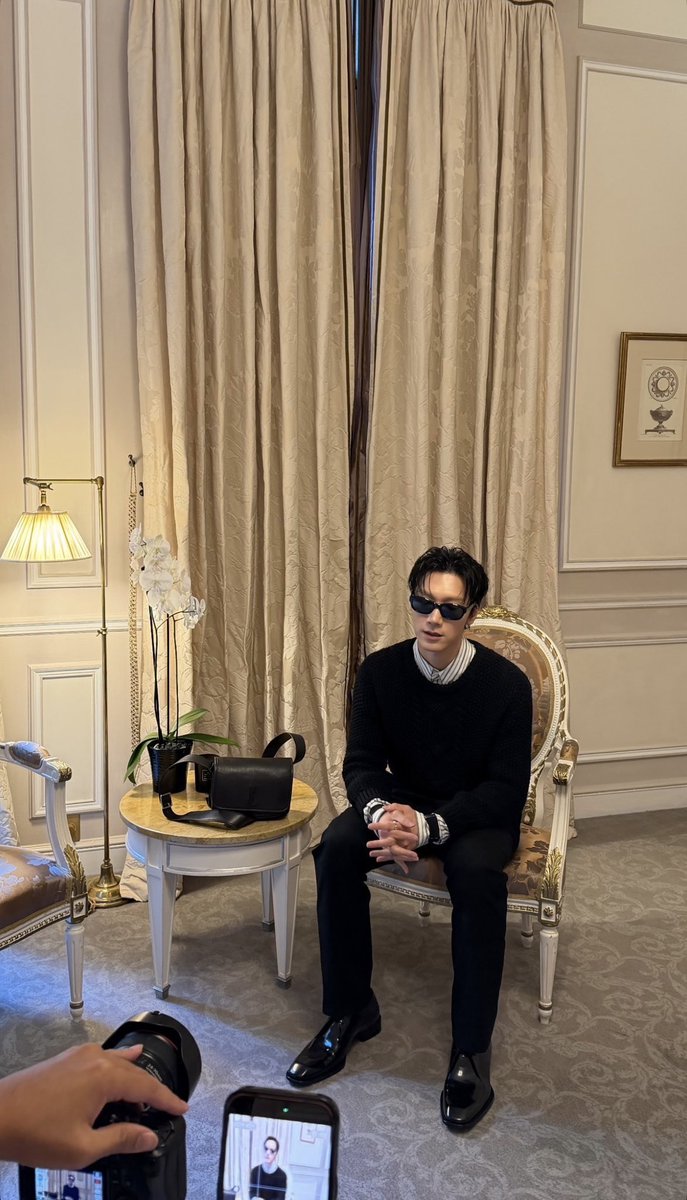 yourjeongcaron's tweet photo. เข้าใจยัง ทำไมแบรนด์พิค แบบไม่ต้องพยายาม 101010 men or women can wear จริงๆว่ะ สม identity 

#TENtoParisFashionWeek https://t.co/TzkolK790M