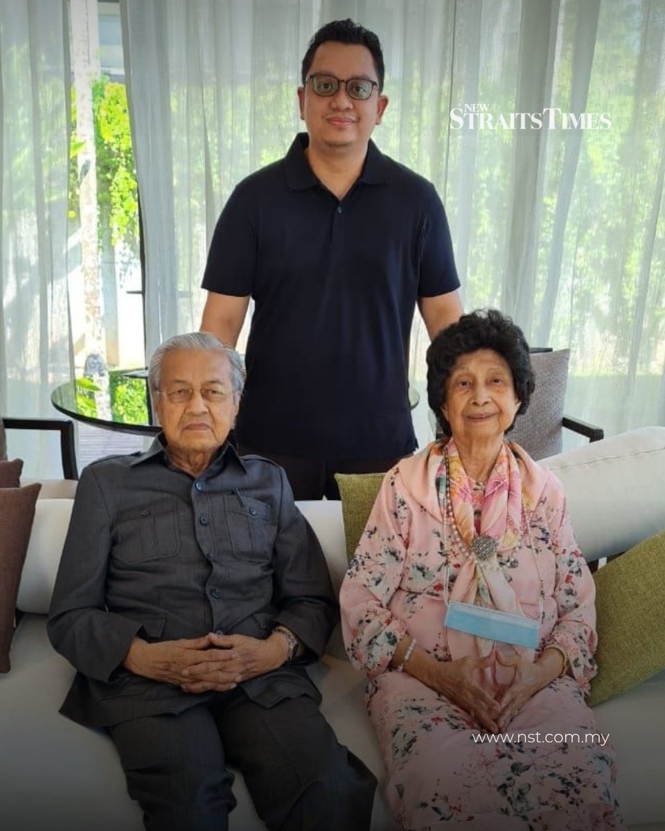 NST_Online's tweet photo. #NSTnation As Tun Dr Mahathir Mohamad bade his final farewell to his late wife, Tun Dr Siti Hasmah Mohamad Ali, yesterday, three medical personnel stayed close by, watching over the former prime minister.

What caught the public's attention was not just their presence, but the sight of the three — a Malay doctor, an Indian nurse and a Chinese therapist — standing together as they accompanied the 101-year-old former prime minister through one of the most difficult moments of his life.
 
One of the three was Dr Iskandar Mirza Amran, a Clinical Cardiology Fellow and Specialist in Internal Medicine at the National Heart Institute (IJN). 

Read More: https://t.co/4Qpb1OzXtt