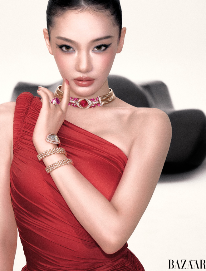 AboutMusicYT's tweet photo. Ningning of aespa looks gorgeous for Harper's Bazaar China. https://t.co/t6gYLnck0A