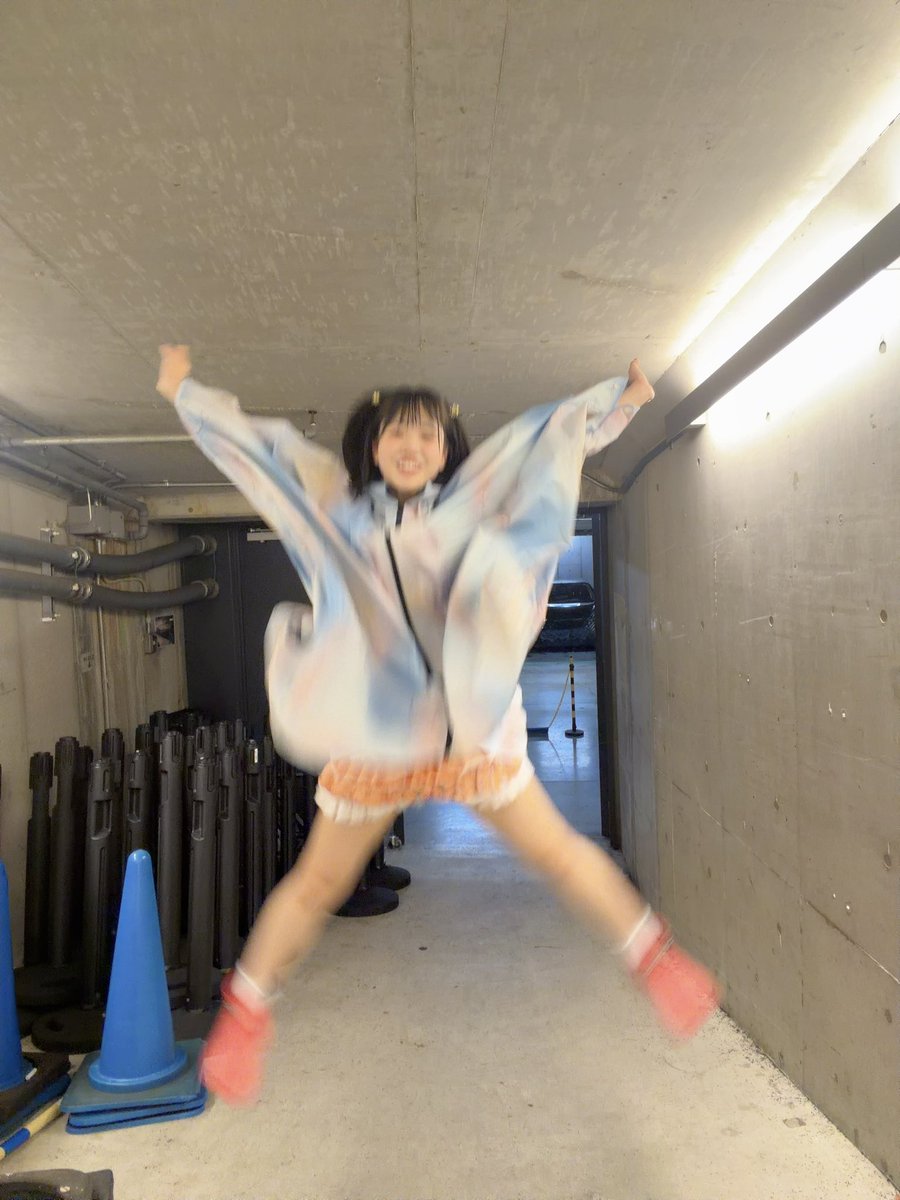 appare_natsu's tweet photo. 雨でも元気だよの2コマ https://t.co/eVYbe0kIJl