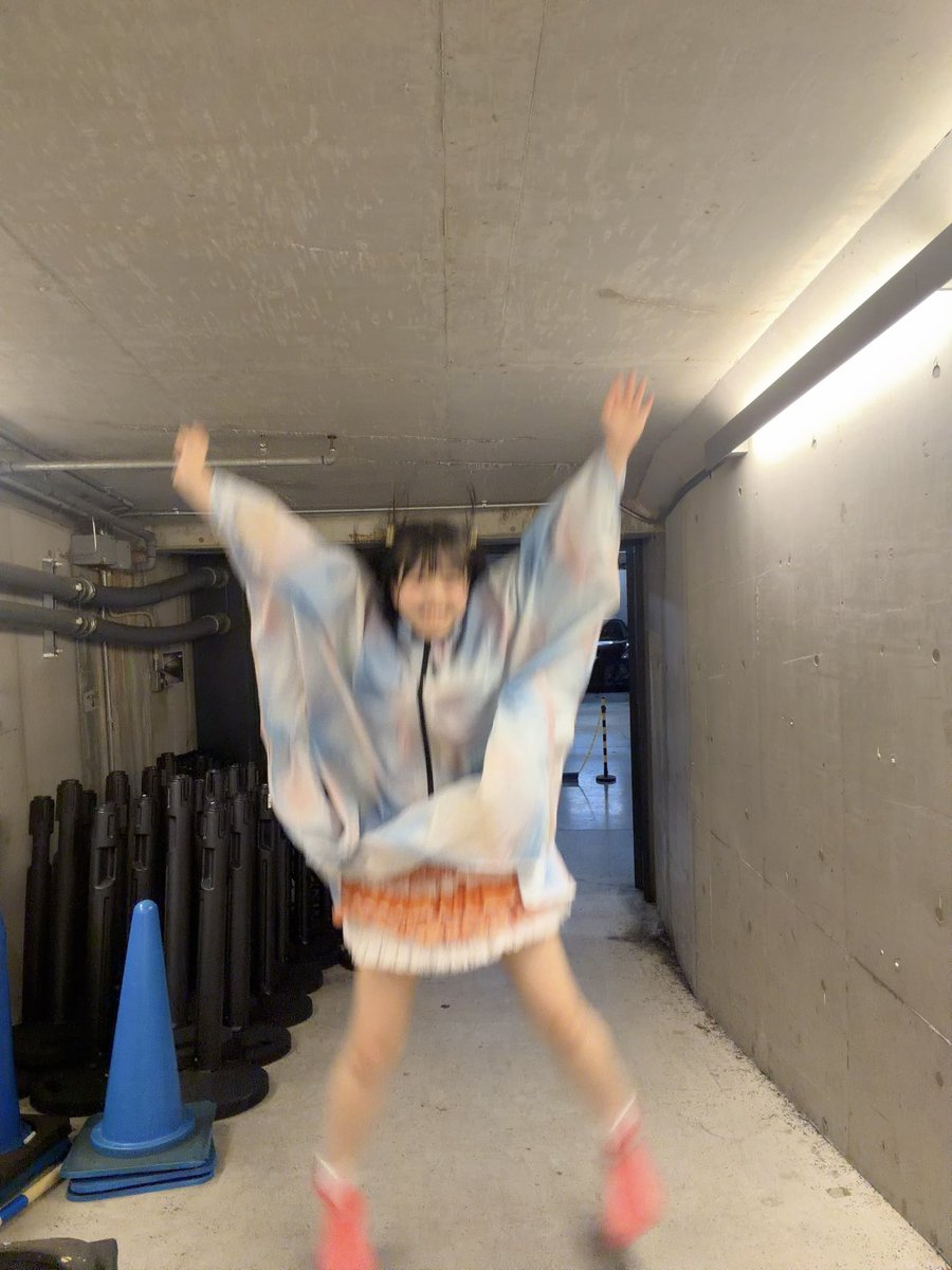 appare_natsu's tweet photo. 雨でも元気だよの2コマ https://t.co/eVYbe0kIJl
