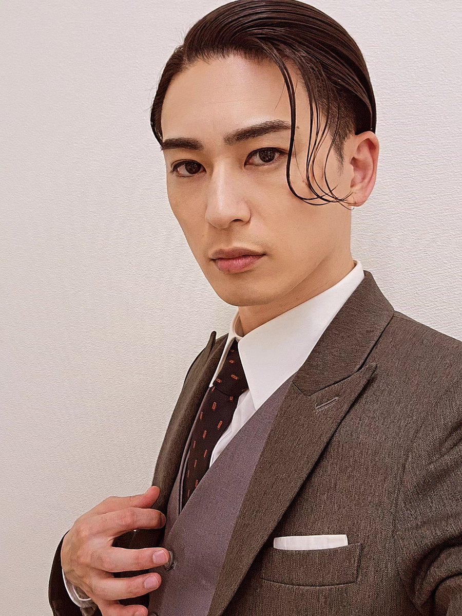 0331Kouhei's tweet photo. 舞台『ジョーカー・ゲームⅣ』
ゲスト情報&amp;書き下ろしイラストキービジュアルも本日イベント内で解禁されました💐

「歴史」に重きをおき、「自尊心と自負心」を抱え「何に」とらわれるか
それ故の葛藤に気付くその瞬間を大切に

早く演じたいです💐 https://t.co/LRRmAbROzb