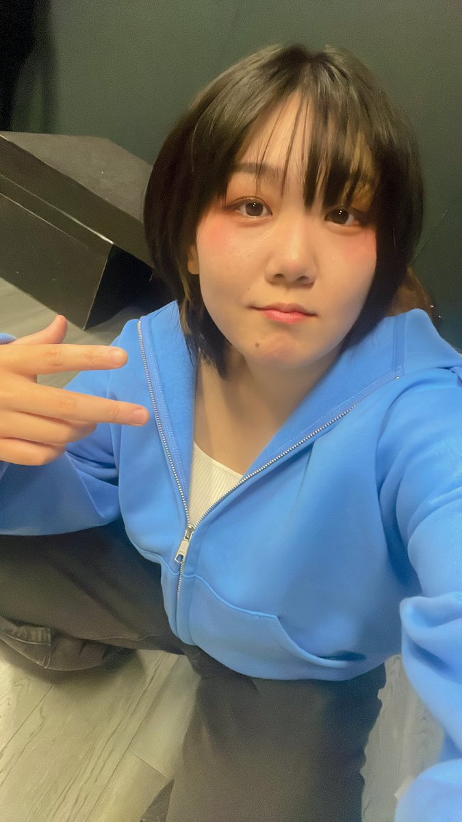 ivsan5252's tweet photo. そしてこれから朝までダブロン@PD_Double_Lon 出勤！🌟⋆꙳
雨ですがたくさん飲んで遊んで話して楽しみましょー！✨️🌈

いってきます！👋 https://t.co/UNNRC4QjAB
