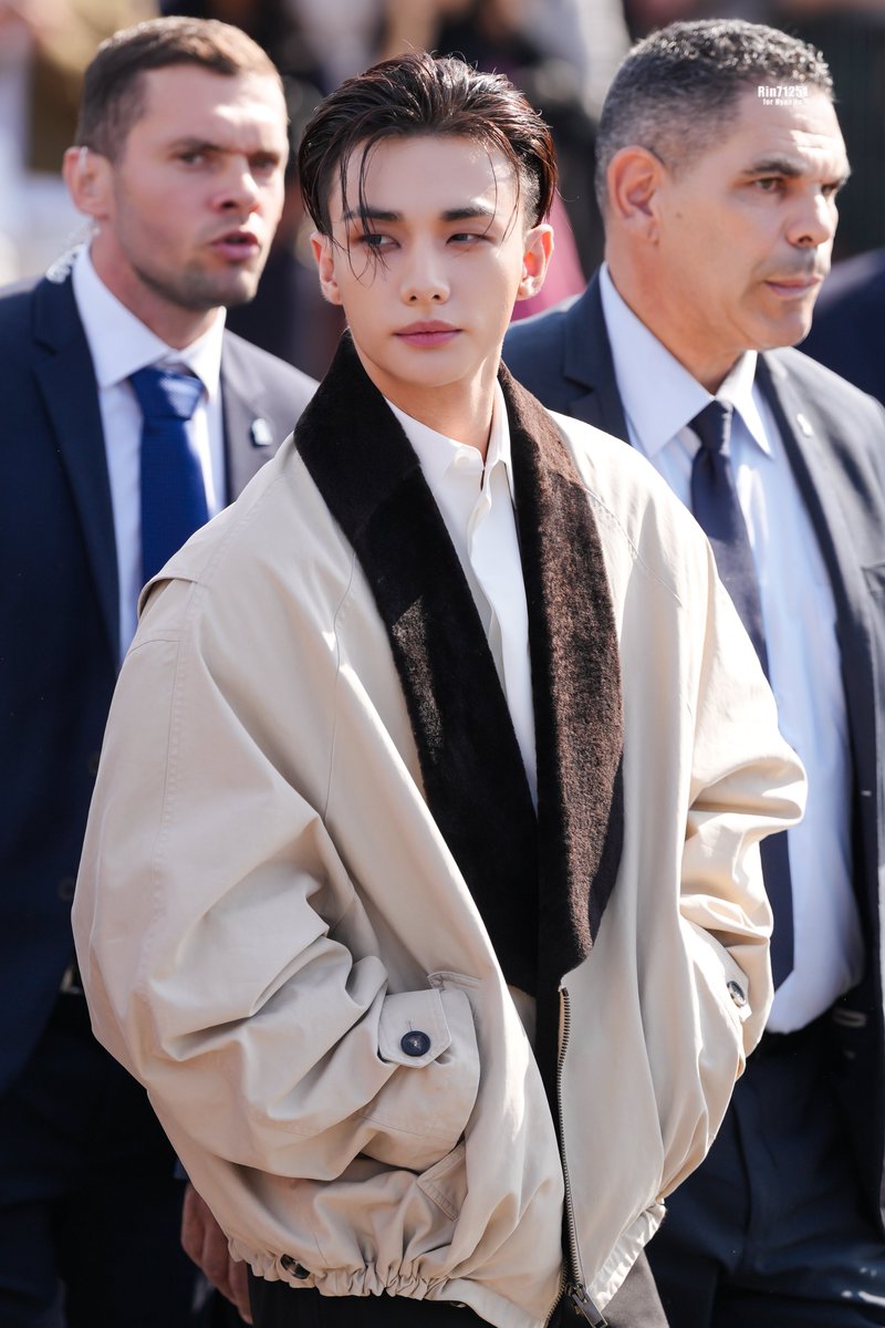 Rin71251's tweet photo. 20260929
#현진 #Hyunjin
#DiorSummer27_HYUNJIN https://t.co/Necl53eRXQ