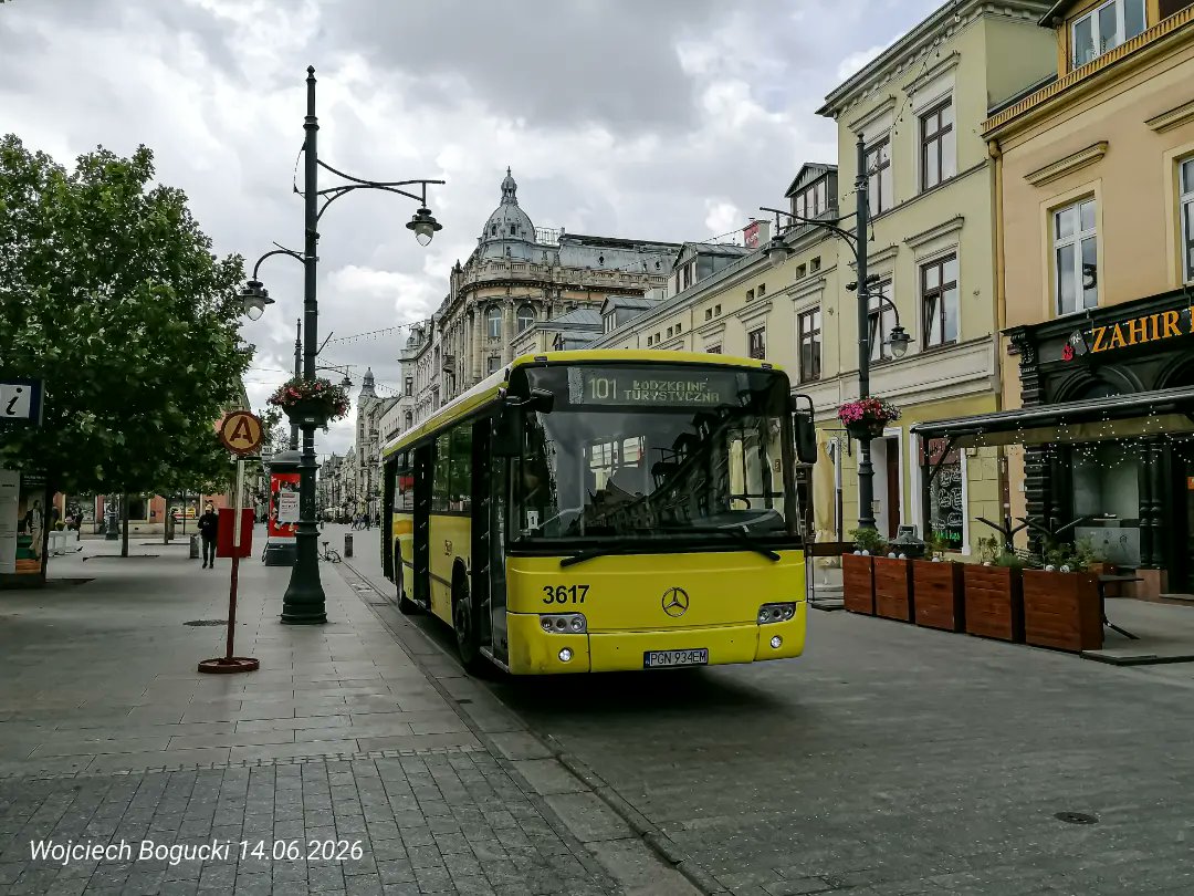 elliegonzalezie's tweet photo. Turk on Piotrkowska

Ex: 036 MPK Gniezno

Another look at the Mercedes O345C, operated by Pirosa for a year. Remnants of a “PSB Mrówka” advertisement remain on the rear. Photos 3–6 show its interior with different seats from its original service. https://t.co/Lc7kRN3oxf