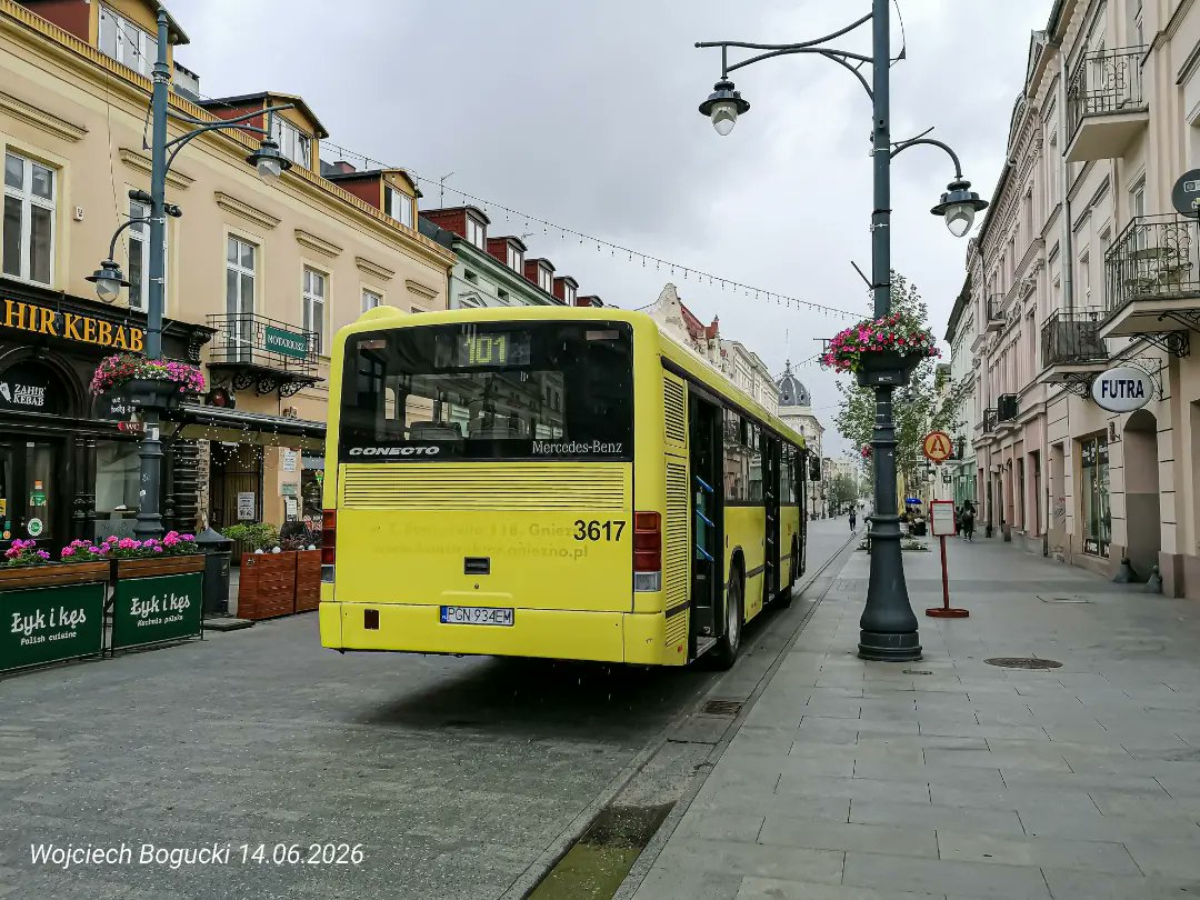 elliegonzalezie's tweet photo. Turk on Piotrkowska

Ex: 036 MPK Gniezno

Another look at the Mercedes O345C, operated by Pirosa for a year. Remnants of a “PSB Mrówka” advertisement remain on the rear. Photos 3–6 show its interior with different seats from its original service. https://t.co/Lc7kRN3oxf