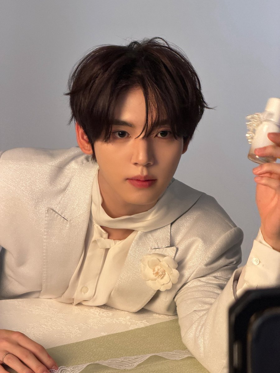 HANYUJINTURKEY's tweet photo. [📷📝 — 290926] #YUJIN Weverse Güncellemesi:

“🤍” (1/4)

#HANYUJIN #한유진 #AND2BLE https://t.co/NjoMlBoxFi