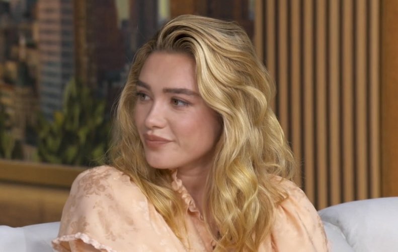iflyflorence's tweet photo. florence pugh really is the sun https://t.co/7OCEaLxXXI
