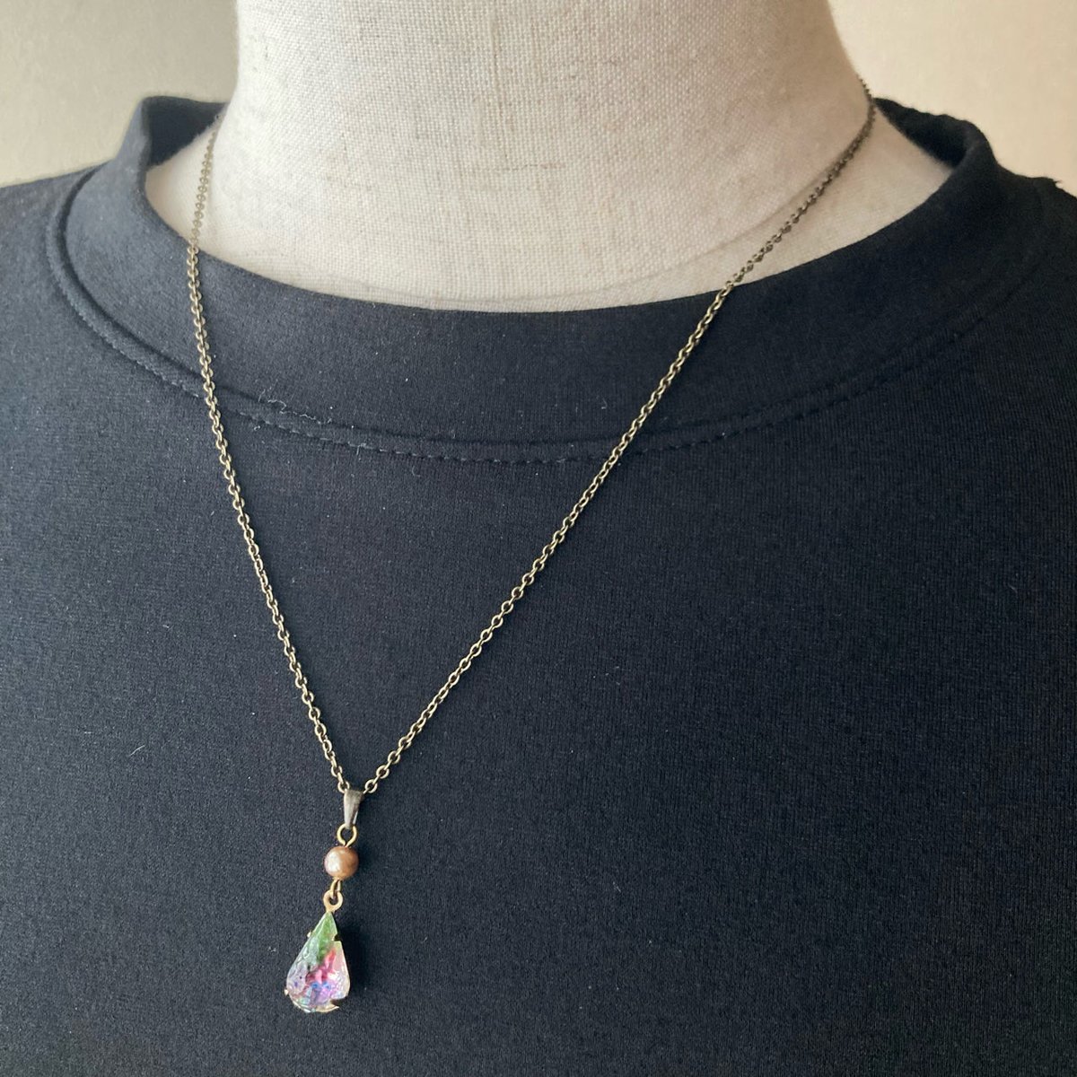 BeadsCitrus's tweet photo. iichiに出品しました。
表面がポコポコした形のカラフルなヴィンテージガラスのネックレスです

【ドイツ／ヴィンテージガラス】アイリスガラスとシャンパンゴールドカラーの手巻きガラスパールのネックレス（アンティークカラー金具） - シトラス https://t.co/IEMWpPwWx1 @iichi_Japanより

#iichi https://t.co/JphVMoFgC7