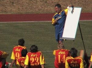 LecceArchive908's tweet photo. Il leggendario Lecce 2004/2005 di Zeman resta una delle squadre più iconiche del calcio italiano.
66 gol fatti (secondo miglior attacco dietro solo alla Juventus)
73 gol subiti (peggior difesa)
44 punti complessivi e una storica salvezza centrata. #LecceArchive #UsLecce #SerieA https://t.co/35pTLfAkXx