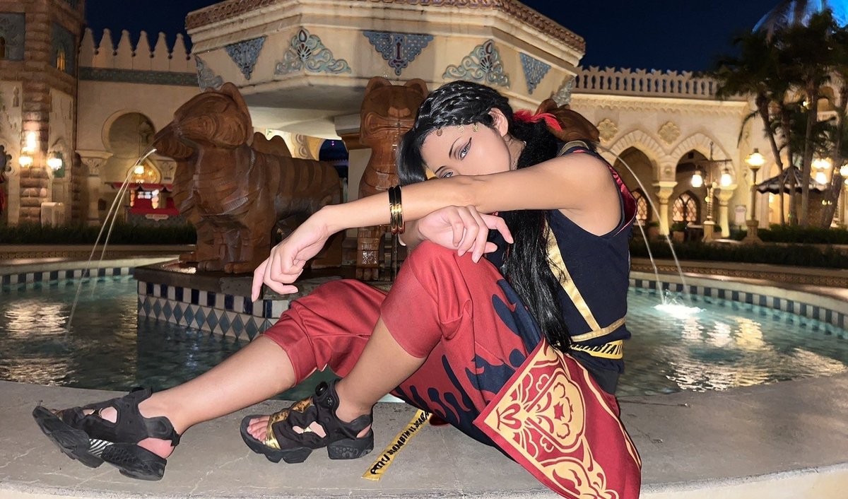 subchiyoxxn's tweet photo. 今年は🧞‍♂️がいて噴水で撮れないので2024の写真 https://t.co/GcKsISifQh