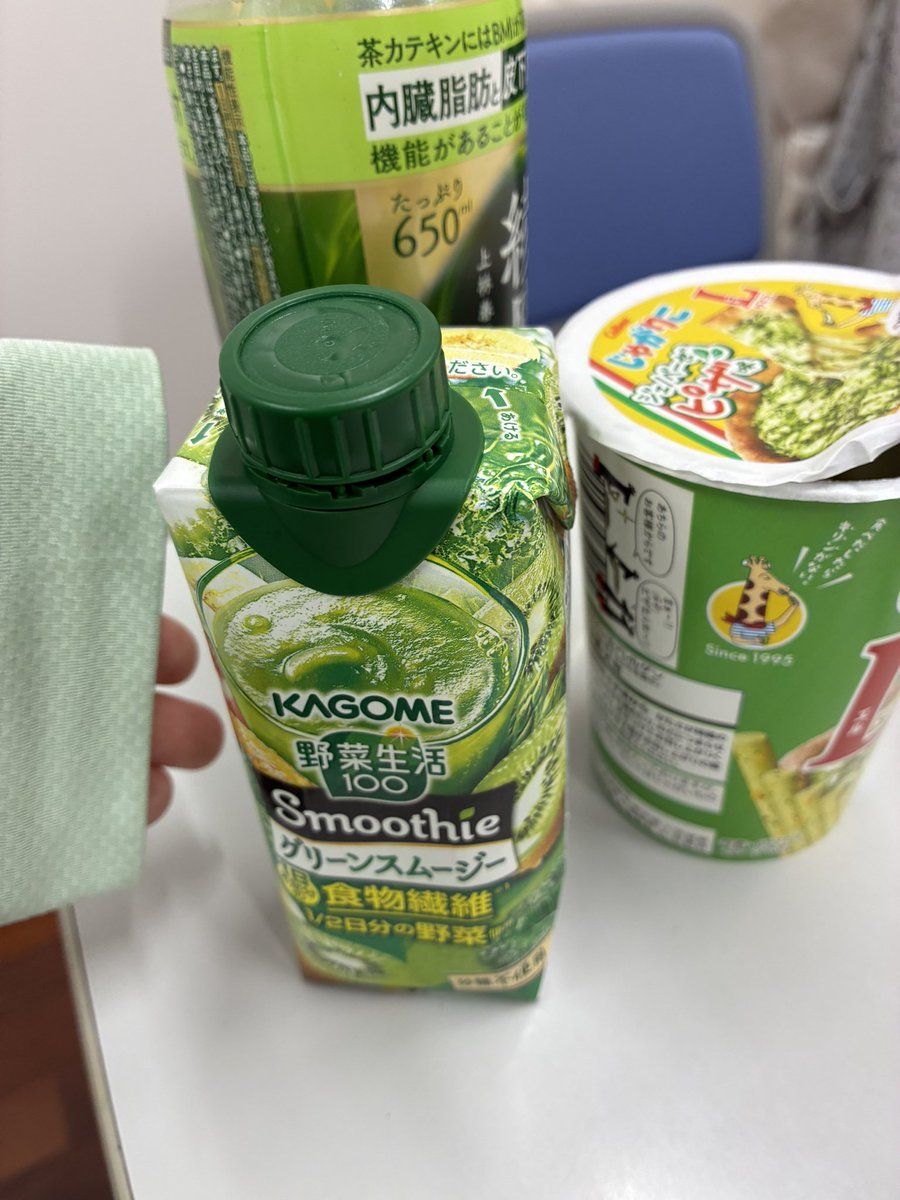 n3kah0's tweet photo. 今日のお稽古に持ってたものたち
すごく緑🟢 https://t.co/20XHdXQiCz