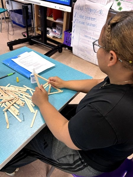 OlmstedSouth's tweet photo. 🌉🛠️ Engineering in action at OAS!

Students are putting the principles of engineering to work as they design and build their own bridges. Throughout the process, they are using creativity, problem-solving, and teamwork to create structures that are both strong and stable. https://t.co/bGp5gZkKtn