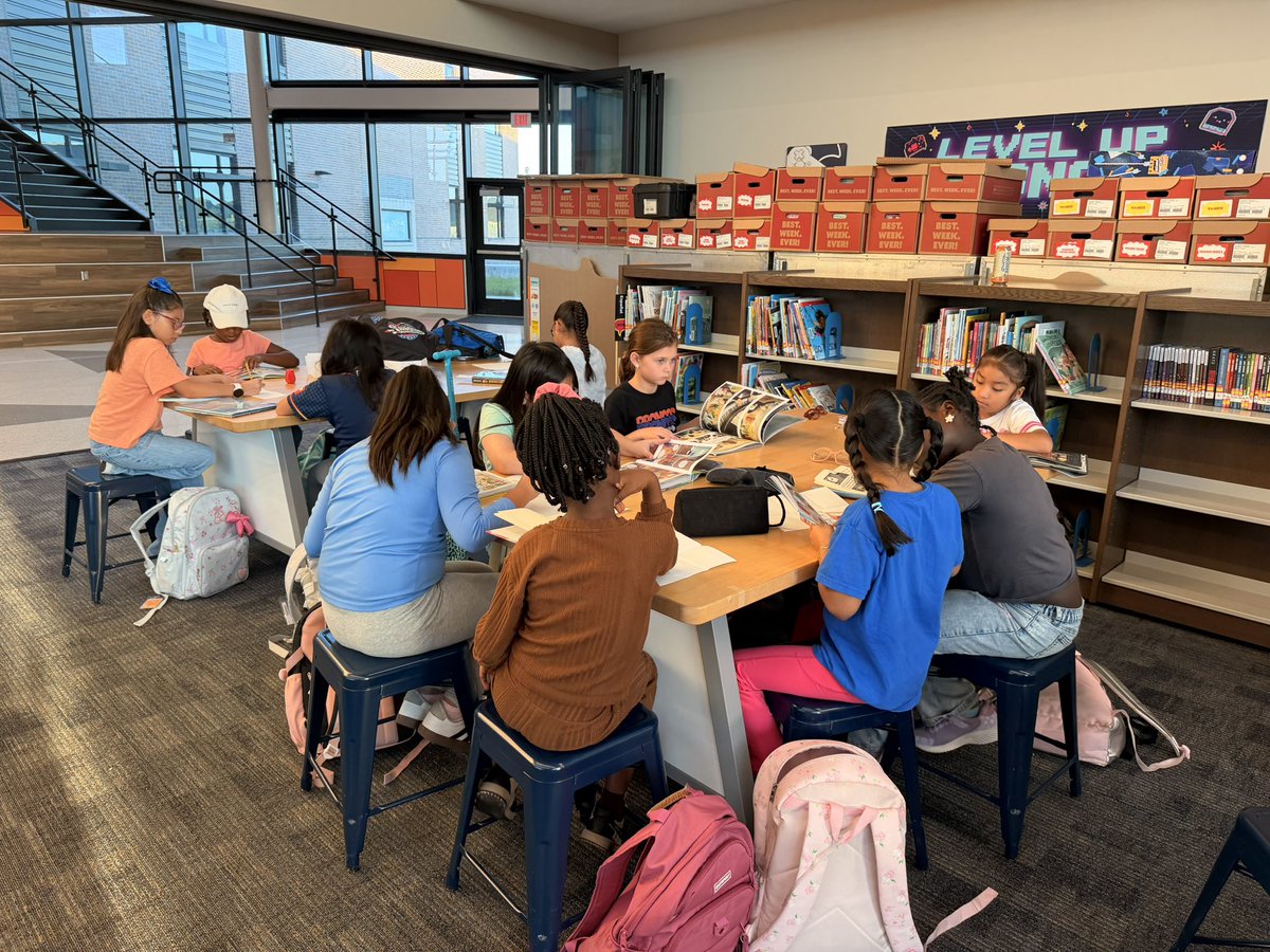 PrinSilliman's tweet photo. Never too early for some reading and Name that Book preparation here @BrosnahanES #BroncoTOUGH #BroncosREAD @CyFairLibraries https://t.co/Y6039FAa08