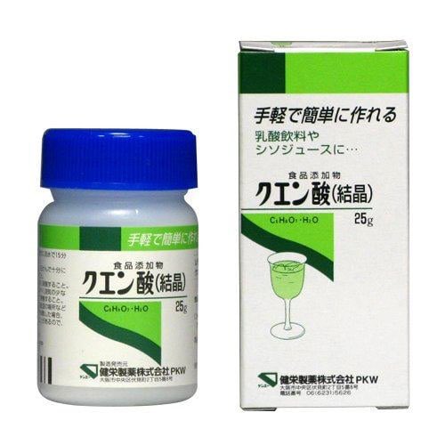 ot_muzui's tweet photo. ケンエーの食用クエン酸、これ安くて、
プロテイン飲む時にちょい足ししたり、
焼酎ソーダ割りにかけたらレモン酎ハイ気分になれたりして
結構重宝するんですけども。
とにかくお店の中のどこにあるかが
店ごとでバラバラで、初めて行く店ではまあ〜探せない。
ただ大体どこにでも売ってる。今日は皮膚科薬のコーナーで見つけた。なんで？？？