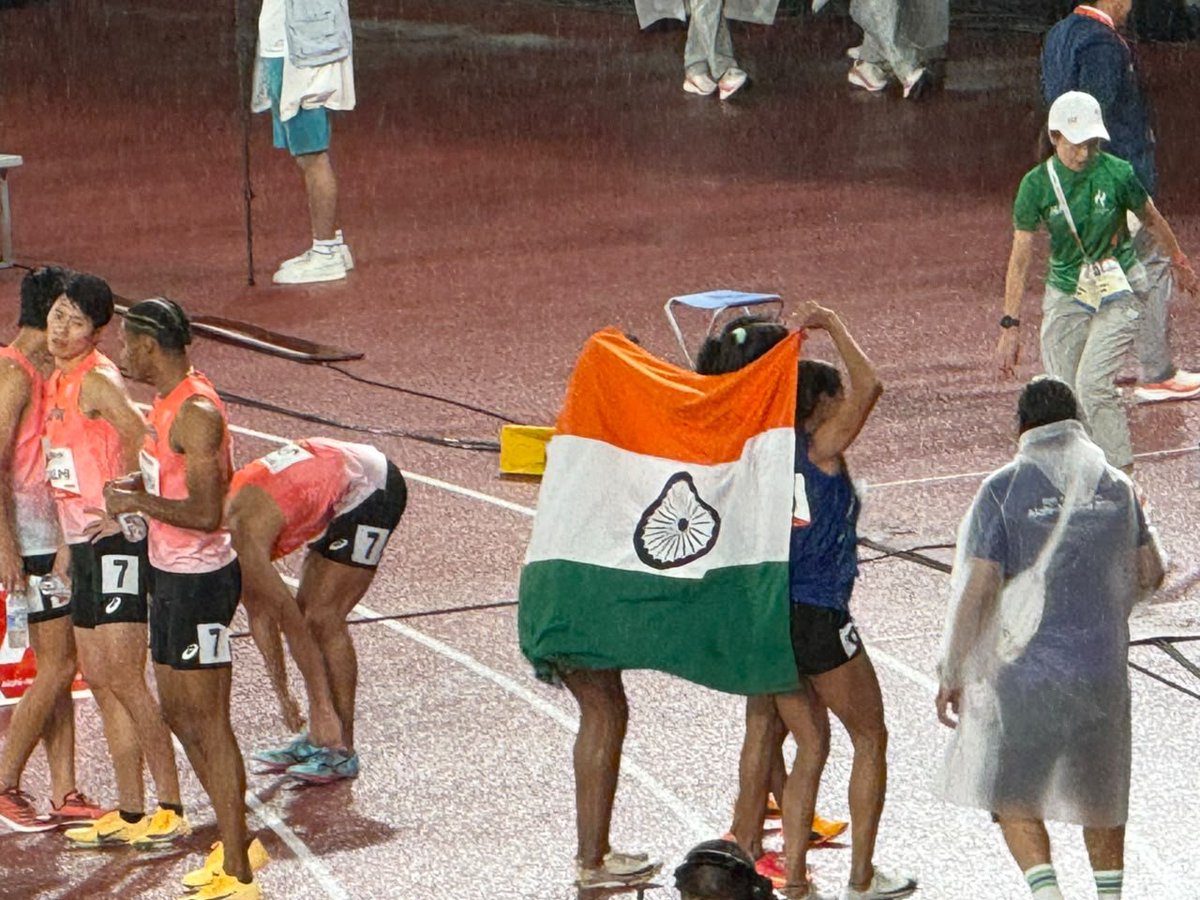 UpendrraRai's tweet photo. #AsianGames: India's Women's 4x400m Relay team of #Kiran, #PoovammaMachettira, #Prachi, and #VithyaRamraj clinch the #GoldMedal with a time of 3:29.69, adding a sixth yellow metal to the country's tally and the first-ever in this category since the discipline's addition to the continental showpiece.