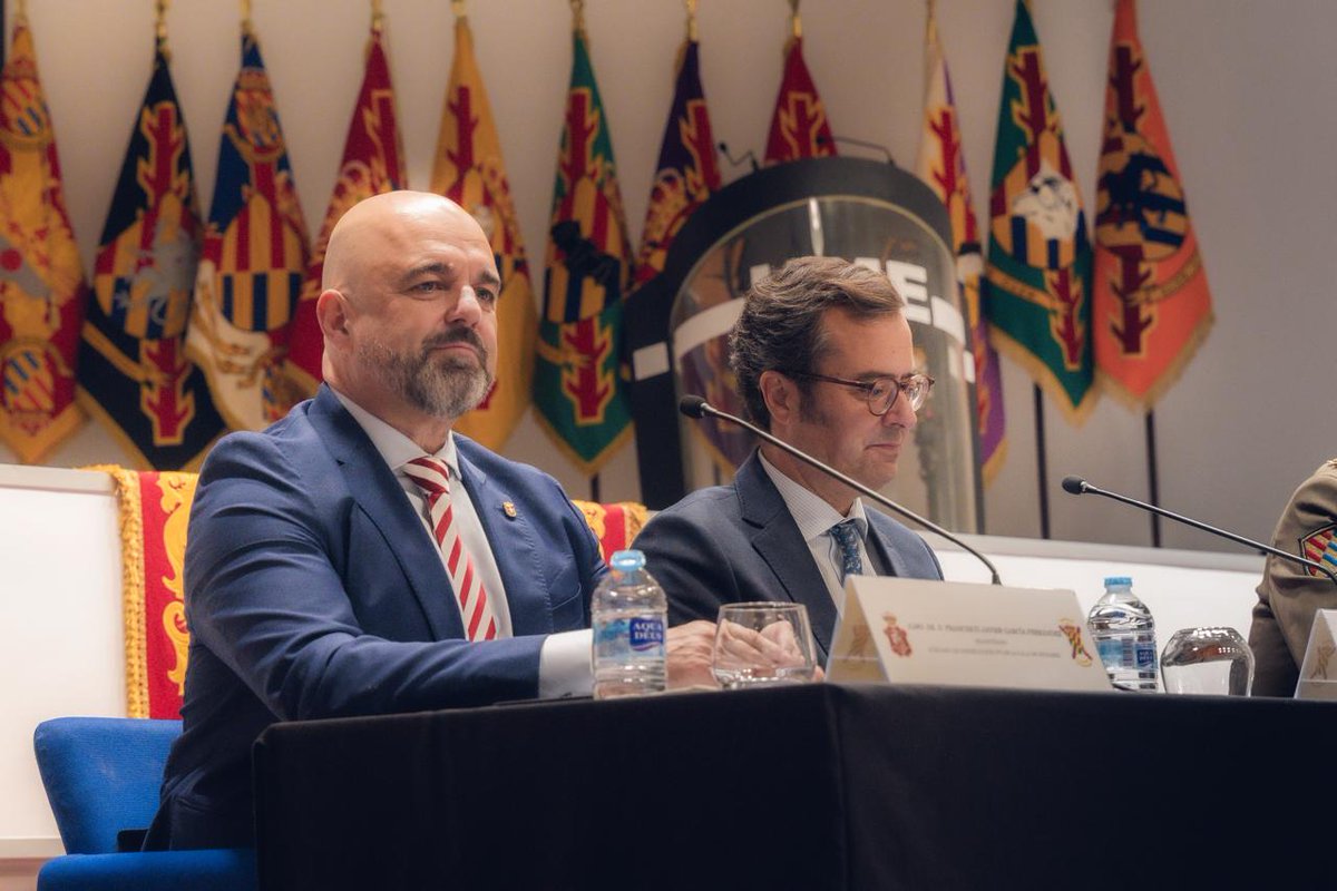 UMEgob's tweet photo. ⚖️ Empieza en la Escuela Militar de Emergencias #EMES la séptima edición de las jornadas de actuación judicial en catástrofes con víctimas múltiples en colaboración con @PoderJudicialEs.
Junto a jueces y magistrados, actualizamos los procedimientos de actuación, el marco legal vigente y los respectivos ámbitos de competencia.