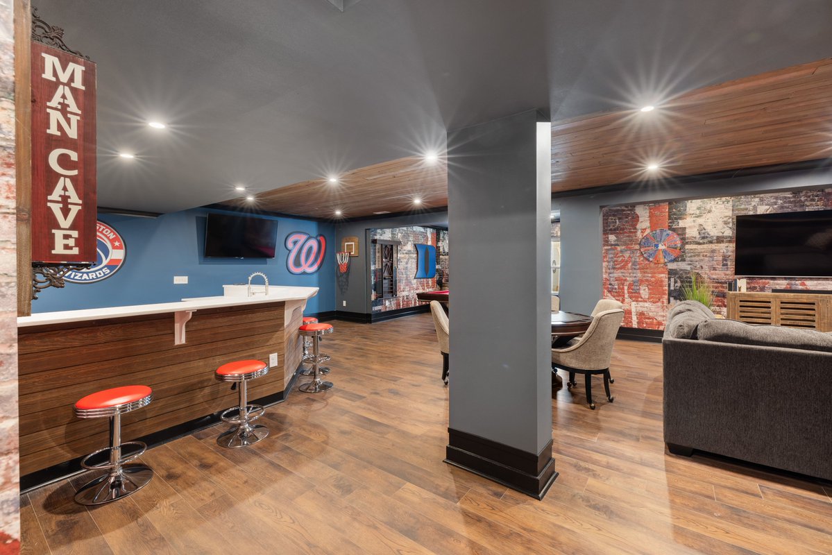 BmoreInform's tweet photo. Football season is PRIME season for MAN CAVES.... Make your man cave the best around with these suggestions .... https://t.co/sHggSjYzyW #mancave #FootballSeason https://t.co/PYR6HOLmQA