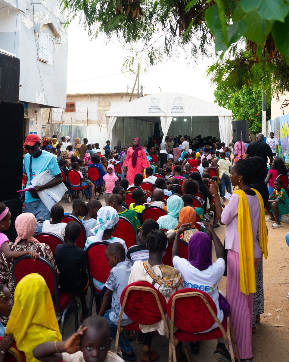 Malawpikine123's tweet photo. 2eme  édition de don kits scolaires.Dans une ambiance solennelle et empreinte de joie, nous avons l’honneur de procéder à la distribution de kits scolaires aux élèves, en présence des hautes autorités Maire de commune pikine ouest Déléguée quartier Lutteur artiste . https://t.co/ASJDeXEp4T