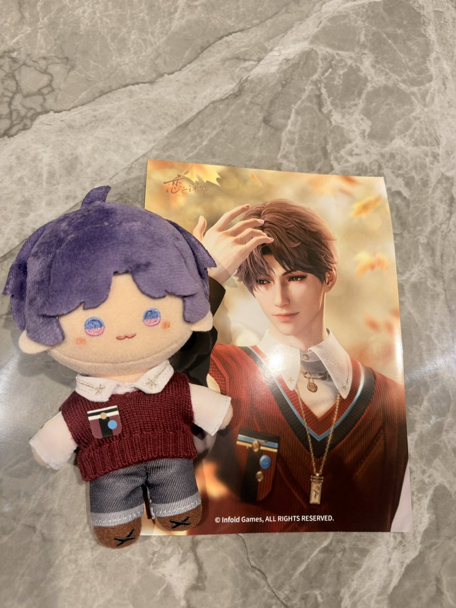 Yde2I9q's tweet photo. ブロマイド早速！ちなみにブロマイド初🤭昨日やっと届いたぬいちゃんと同じ服だから記念にと思って✨🍁
実は人物キャラのぬいお迎えするのも中学生持ってた一体以来だからほぼ初みたいなものかな？🥹 https://t.co/b24F0EtIZF
