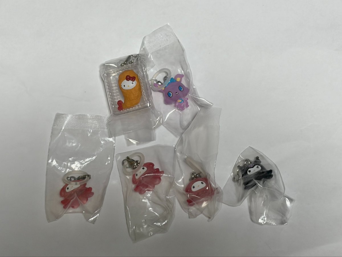 3wi_0911's tweet photo. 【譲渡】 サンリオ キャラクターズ ～なりきり メンダコ～  めじるしアクセサリー　ジュエルペット めじるしア��セサリー2 なりきりお惣菜マスコット

譲) 画像
求) 定価(300円)

被りが出てしまったためお譲りいたします。
札幌手渡し希望
検索からも気軽にお声かけください！ https://t.co/RLihTqEtwY