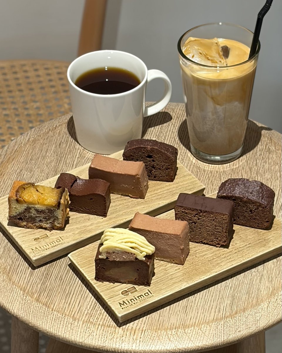 Minimal_tokyo's tweet photo. 秋のガトーショコラ、食べ比べできます！

代々木上原店では、季節限定のガトーショコラを店内でお楽しみいただけます。

濃厚な甘みの「金蜜芋」と、笠間の和栗を贅沢に使ったモンブラン仕立て。

お芋のほっくりとした甘さ。
和栗の繊細な香りと豊かな味わい。

それぞれにチョコレートを合わせることで、同じ秋の味覚でもまったく違ったガトーショコラに仕上がっています。

今年の秋は、芋と栗。
どちらも少しずつ、食べ比べてみませんか？

ガトーショコラ専門店ならではの秋の楽しみ方を、ぜひ代々木上原店で。