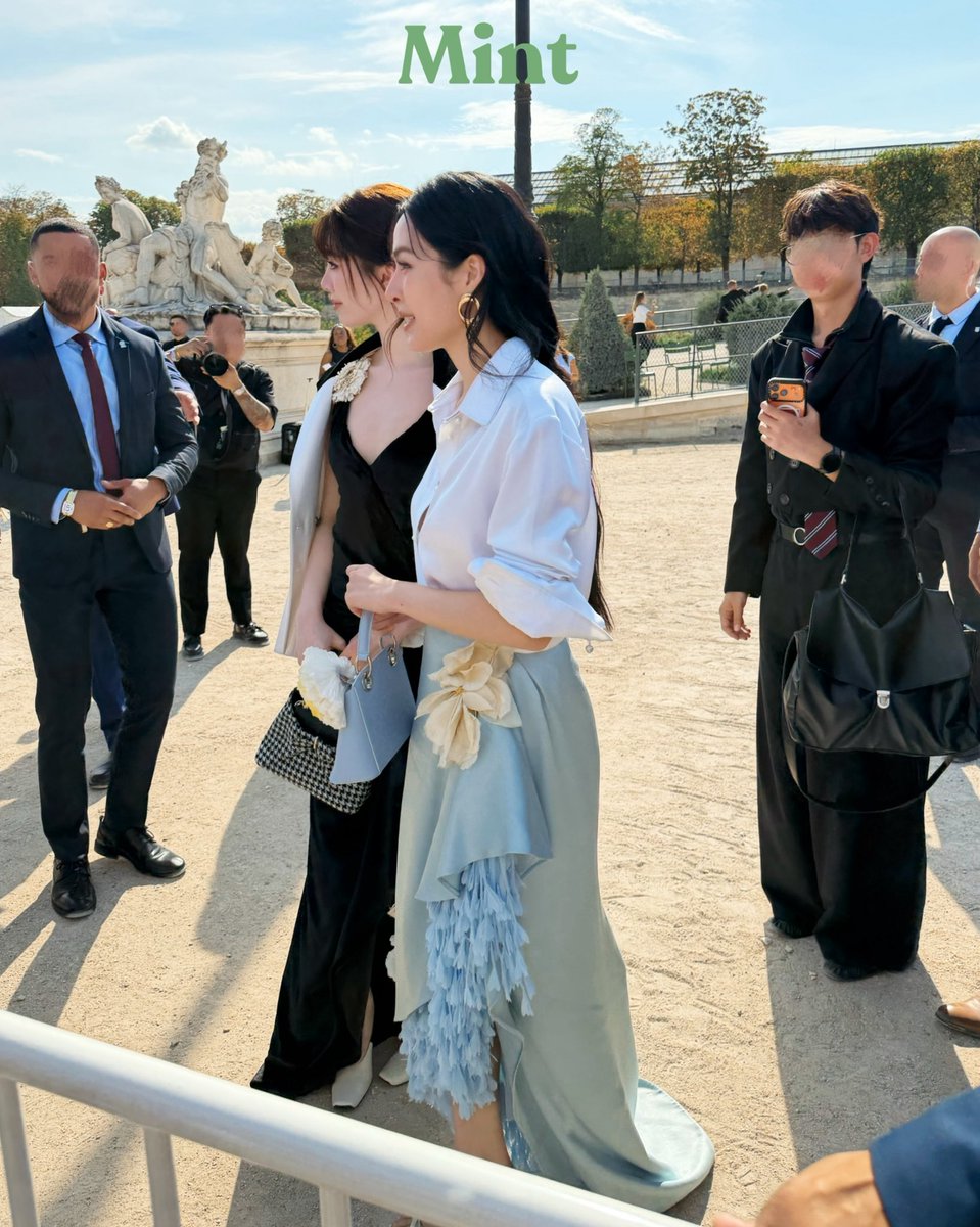 mintmag_th's tweet photo. คนสวยขา! #MintReports  เสิร์ฟภาพของสอง Dior Ambassador  #หลิงออม กับลุคฟร้อนท์โรว์พร้อมร่วมชมโชว์ Dior Summer 2027  ณ ปารีสแฟชั่นวีค 💚

LINGORM BA DIOR AT PFW
#DiorSummer27xLingOrm
#DiorSummer27 #Dior
#LingOrm
#MintMagTH https://t.co/PxN9R6Ywek